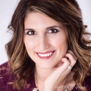 Meet your Posher, Dina